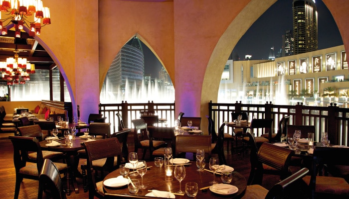 كرمة كافيه من المطاعم المطله على نافورة دبي