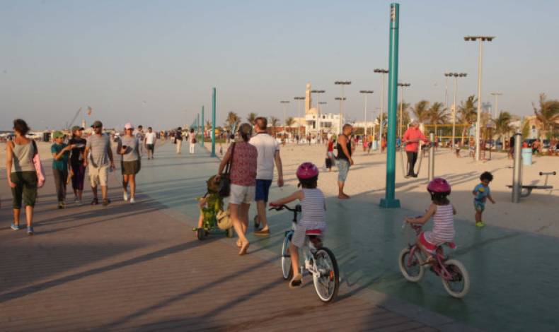 شاطئ جميرا المفتوح يعتبر من أفضل شواطئ العائلات في دبي