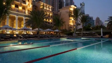 ﻣﻨﺘﺠﻊ وﻣﺎرﻳﻨﺎ ويستن دبي شاطئ الميناء السياحي