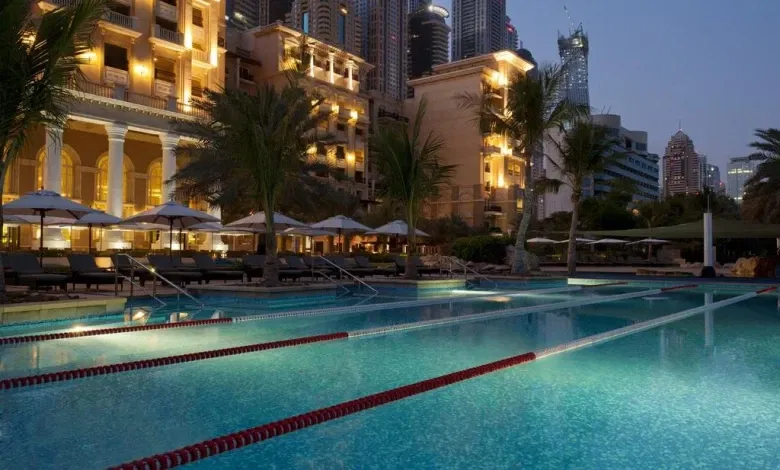 ﻣﻨﺘﺠﻊ وﻣﺎرﻳﻨﺎ ويستن دبي شاطئ الميناء السياحي