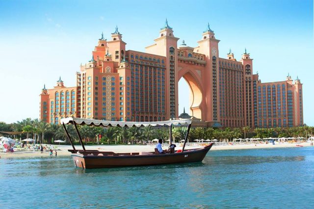 جزيرة النخلة واحدة من اشهر اماكن دبي السياحية