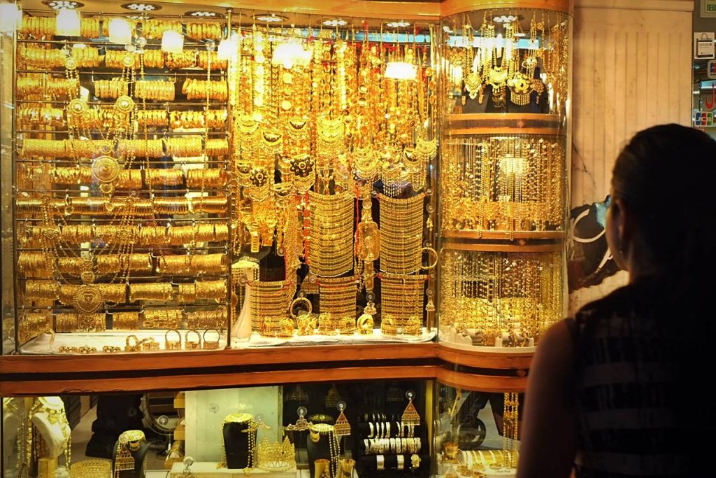 سوق الذهب من اهم اماكن السياحة في دبي