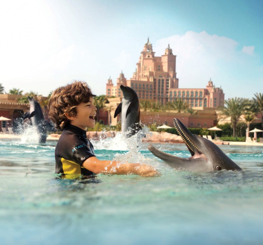 خليج الدلافين من افضل الاماكن السياحية في دبي للعوائل