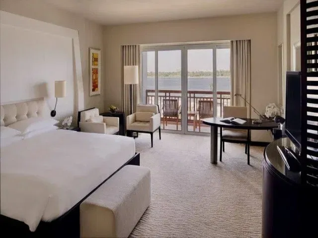منتجعات دبي للعرسان