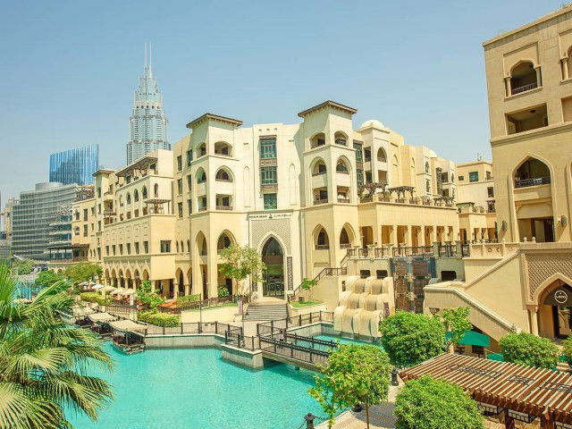سوق البحار مقابل دبي مول