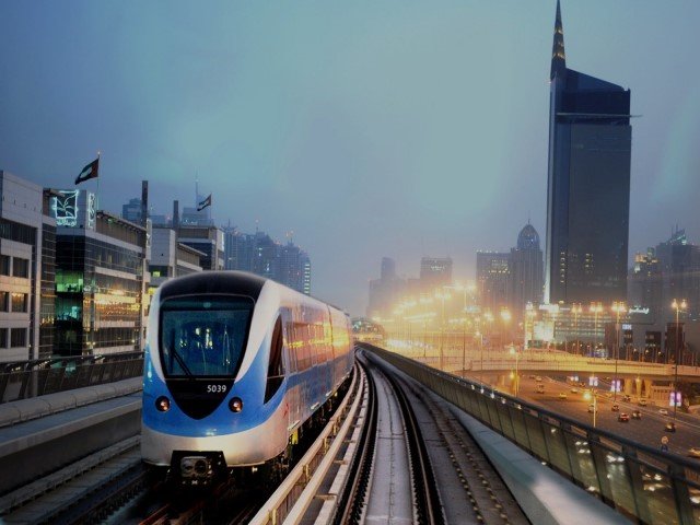 كيفية استخدام مترو دبي