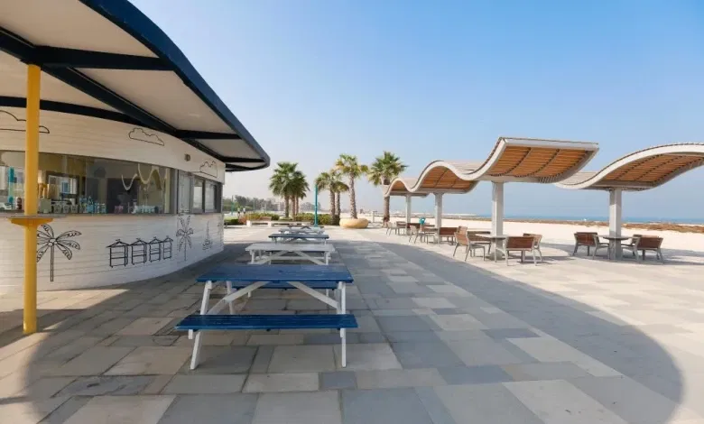 مقاهي على البحر في دبي