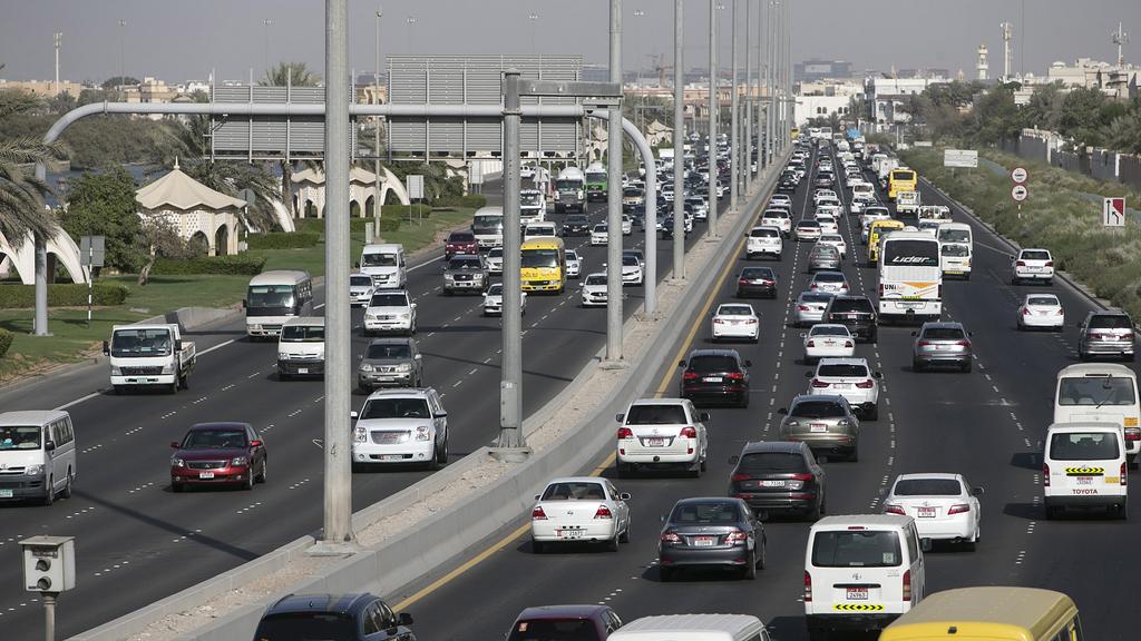 مكاتب تأجير سيارات في دبي 