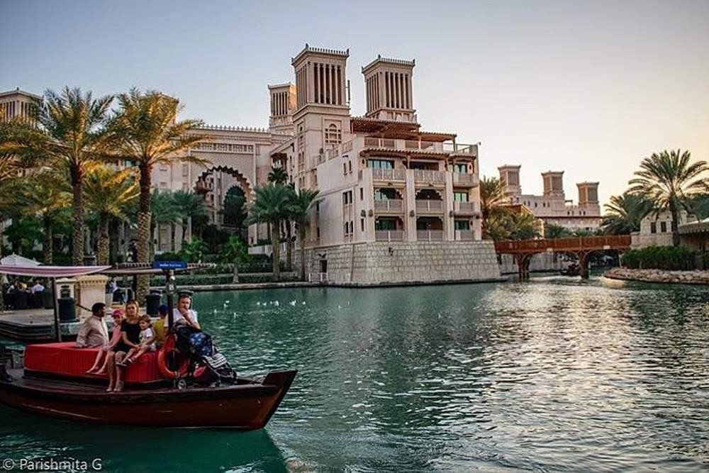 Madinat jumeirah. СОУК Мадинат Джумейра. Мадинат Джумейра рынок. Мадинат Венеция рынок Мадинат. Сук Мадинат Джумейра пляж.