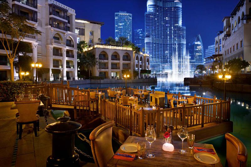 Restaurants overlooking the dancing fountain in Dubai: 