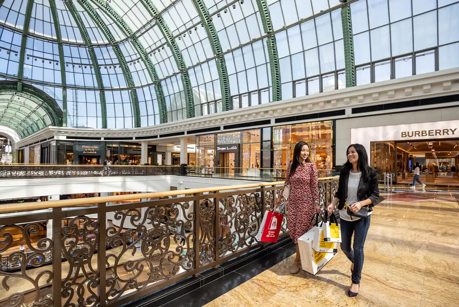 Магазины дубая сайты. Эмирейтс Молл Дубай Дубай. Торговый центр Mall of the Emirates. Jumeirah Living Business Bay Дубай. Молл Эмиратов в Дубае.