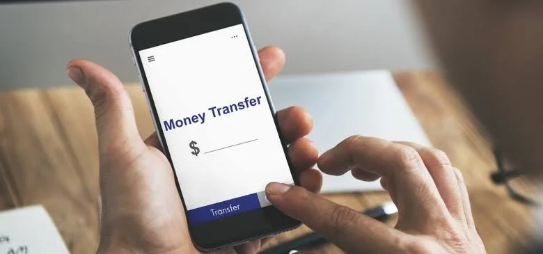 تحويل مبلغ من بنك إلى بنك آخر في الإمارات