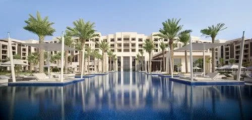 مطاعم ومقاهي فندق بارك حياة