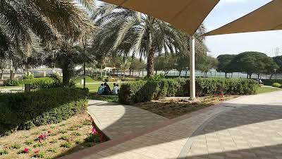 حدائق البحيرات في دبي