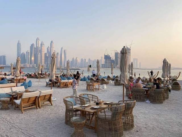 مقاهي على البحر دبي 