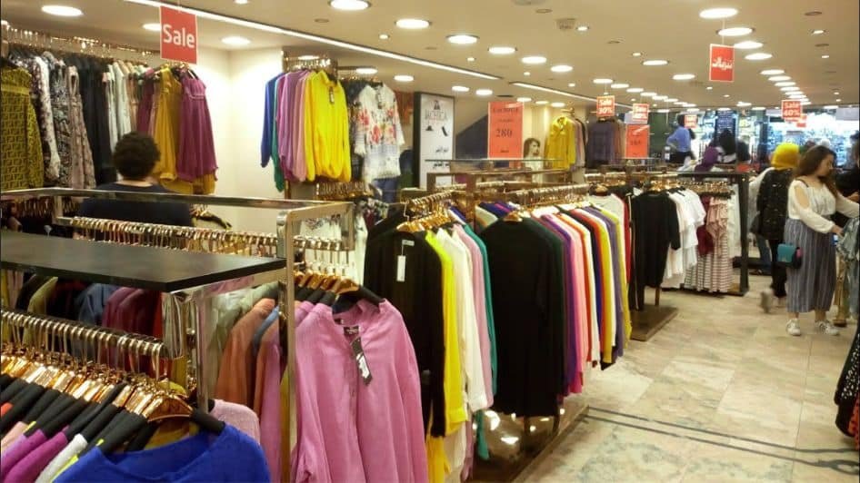 محلات الملابس في إمارات مول