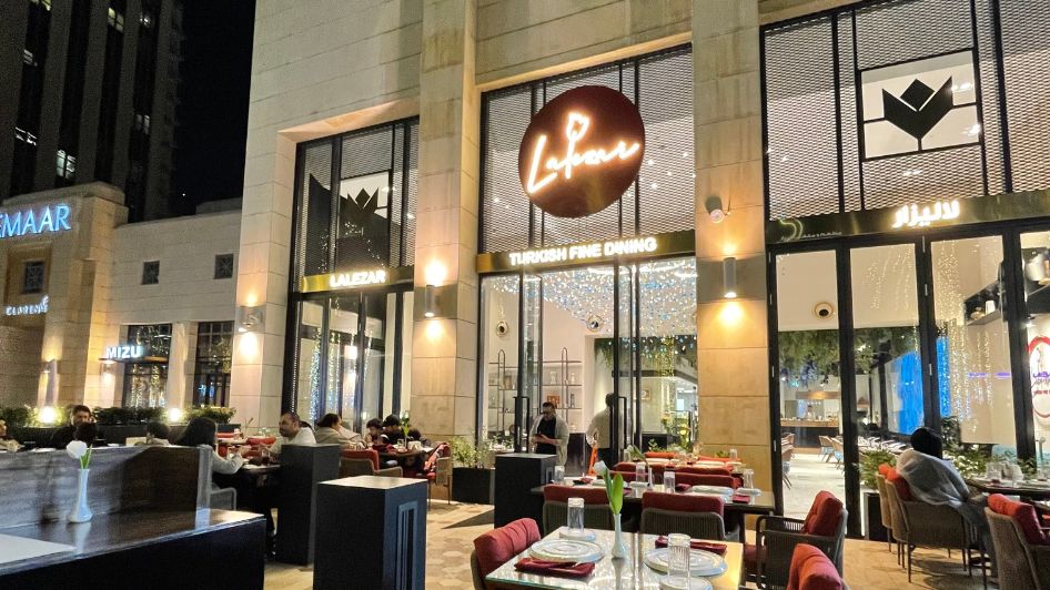 مطعم Lalezar Restaurant and Cafe