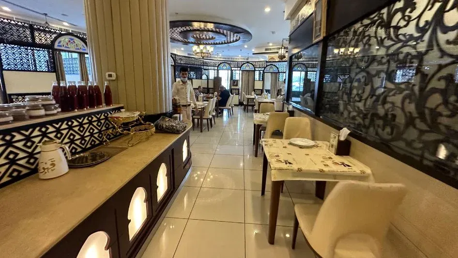 مطعم ازال دبي من الداخل