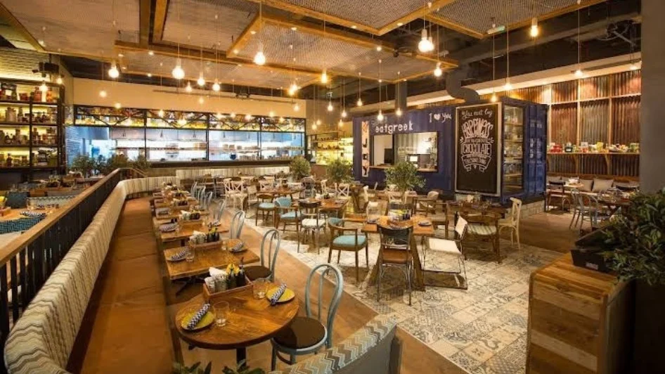 مطعم Eat Greek Kouzina MOE