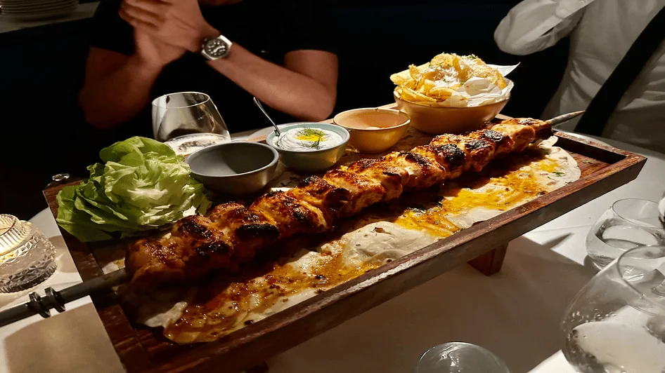 مطعم Opa Dubai