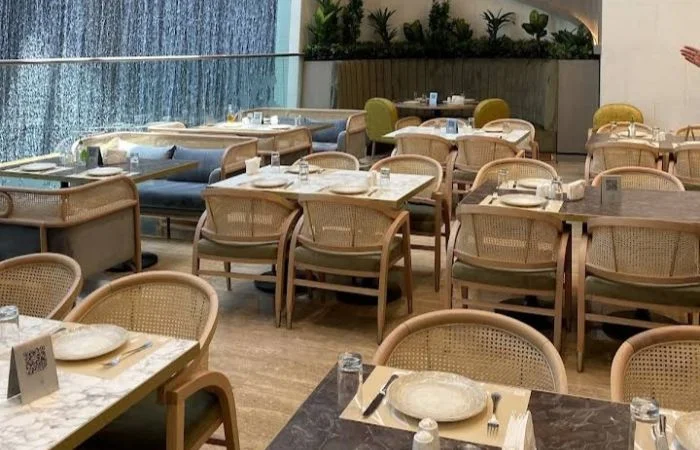مطعم Al Hallab Restaurant & Sweets - The Dubai Mall